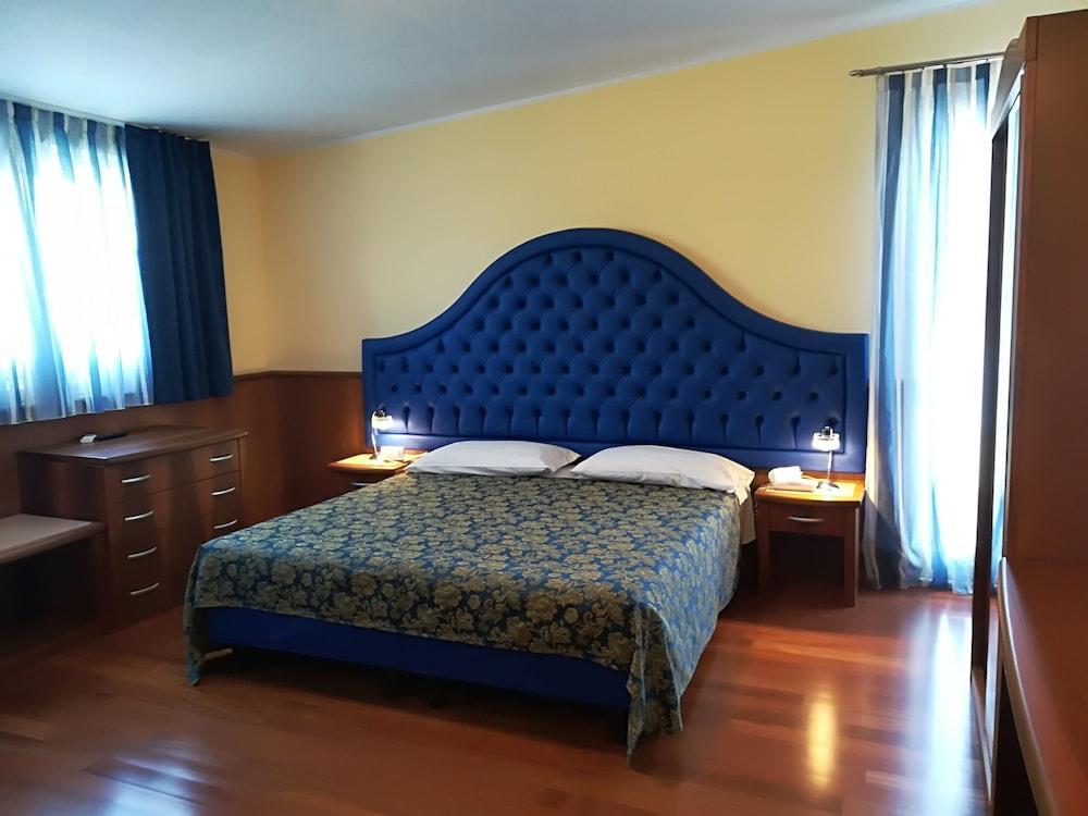 Hotel Nike Giardini Naxos Eksteriør billede