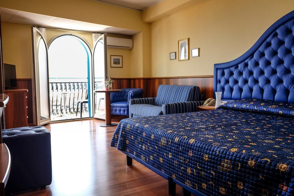 Hotel Nike Giardini Naxos Eksteriør billede