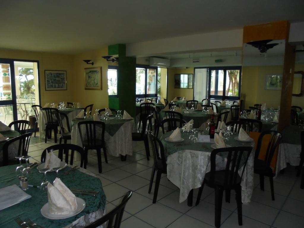 Hotel Nike Giardini Naxos Eksteriør billede