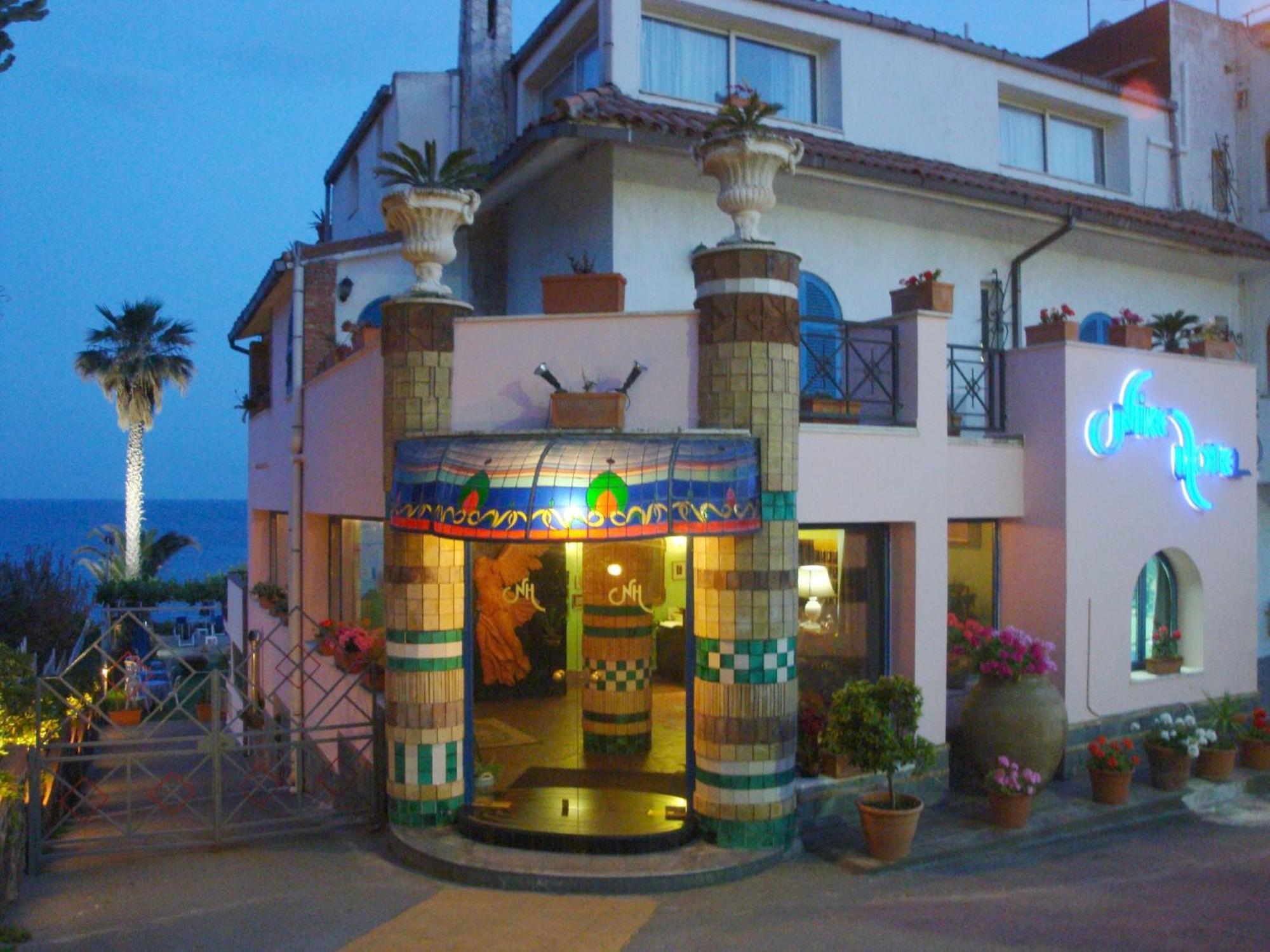 Hotel Nike Giardini Naxos Eksteriør billede