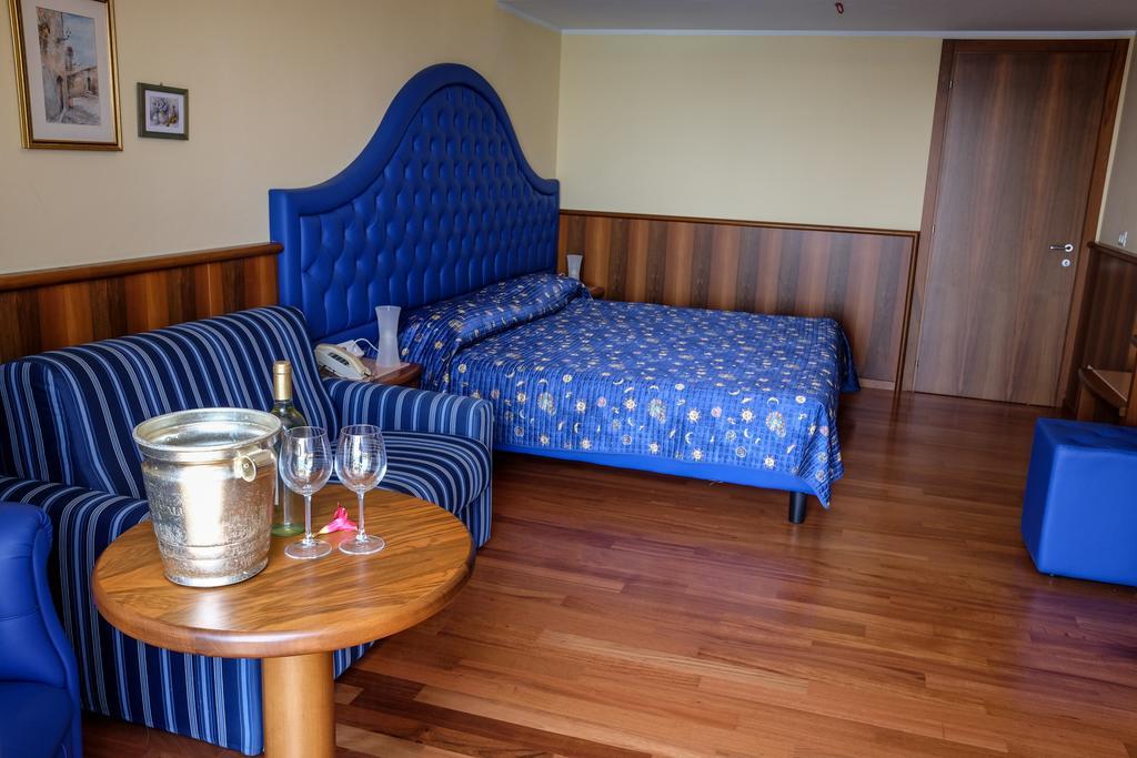 Hotel Nike Giardini Naxos Eksteriør billede