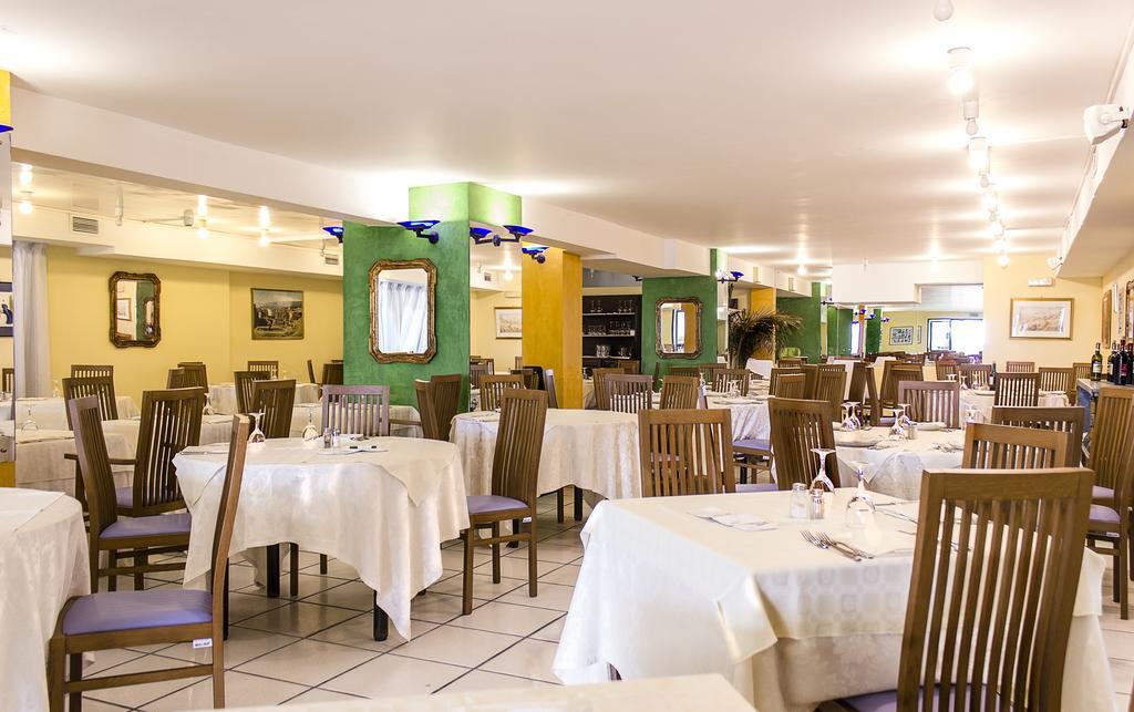 Hotel Nike Giardini Naxos Eksteriør billede