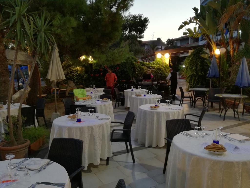 Hotel Nike Giardini Naxos Eksteriør billede