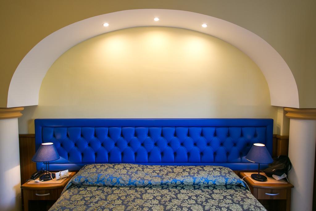 Hotel Nike Giardini Naxos Værelse billede