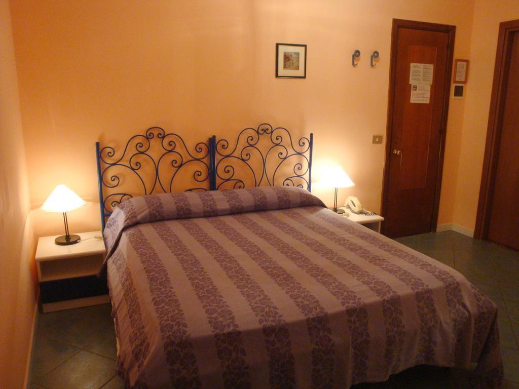 Hotel Nike Giardini Naxos Eksteriør billede