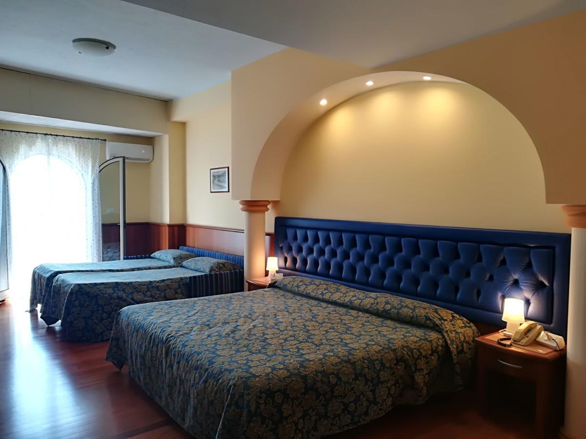Hotel Nike Giardini Naxos Eksteriør billede