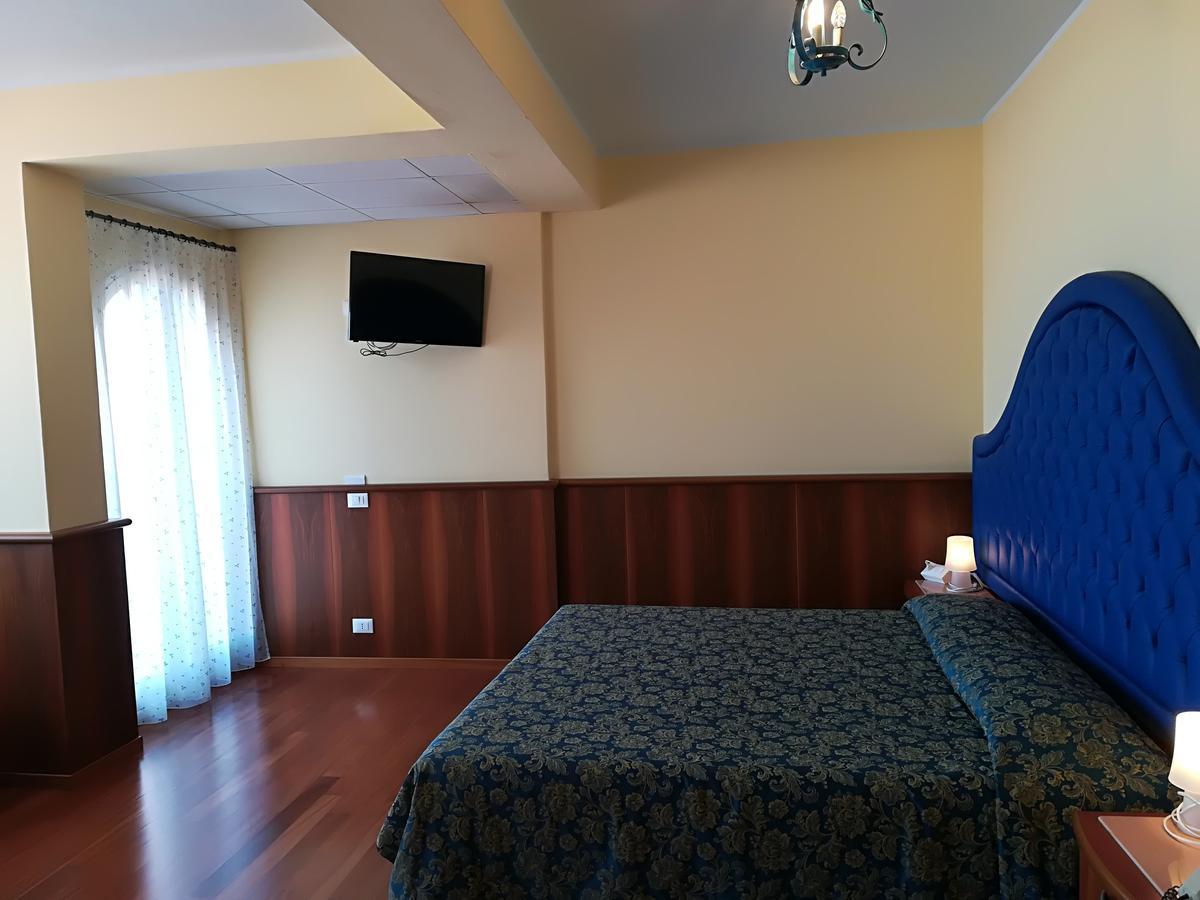 Hotel Nike Giardini Naxos Eksteriør billede