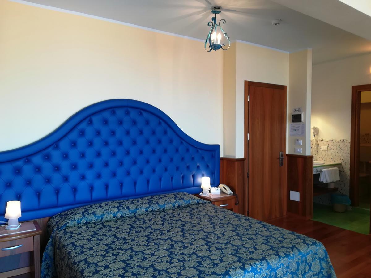 Hotel Nike Giardini Naxos Eksteriør billede