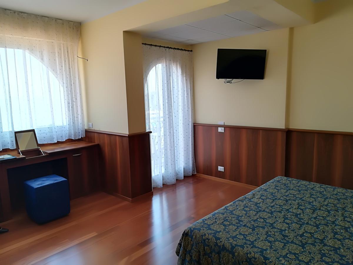 Hotel Nike Giardini Naxos Eksteriør billede